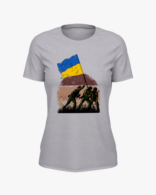 Футболка жіноча з принтом ЗСУ встановлюють флаг України Футболка жіноча з принтом ЗСУ встановлюють флаг України